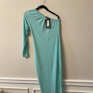 Knit material one shoulder mid max I dress.